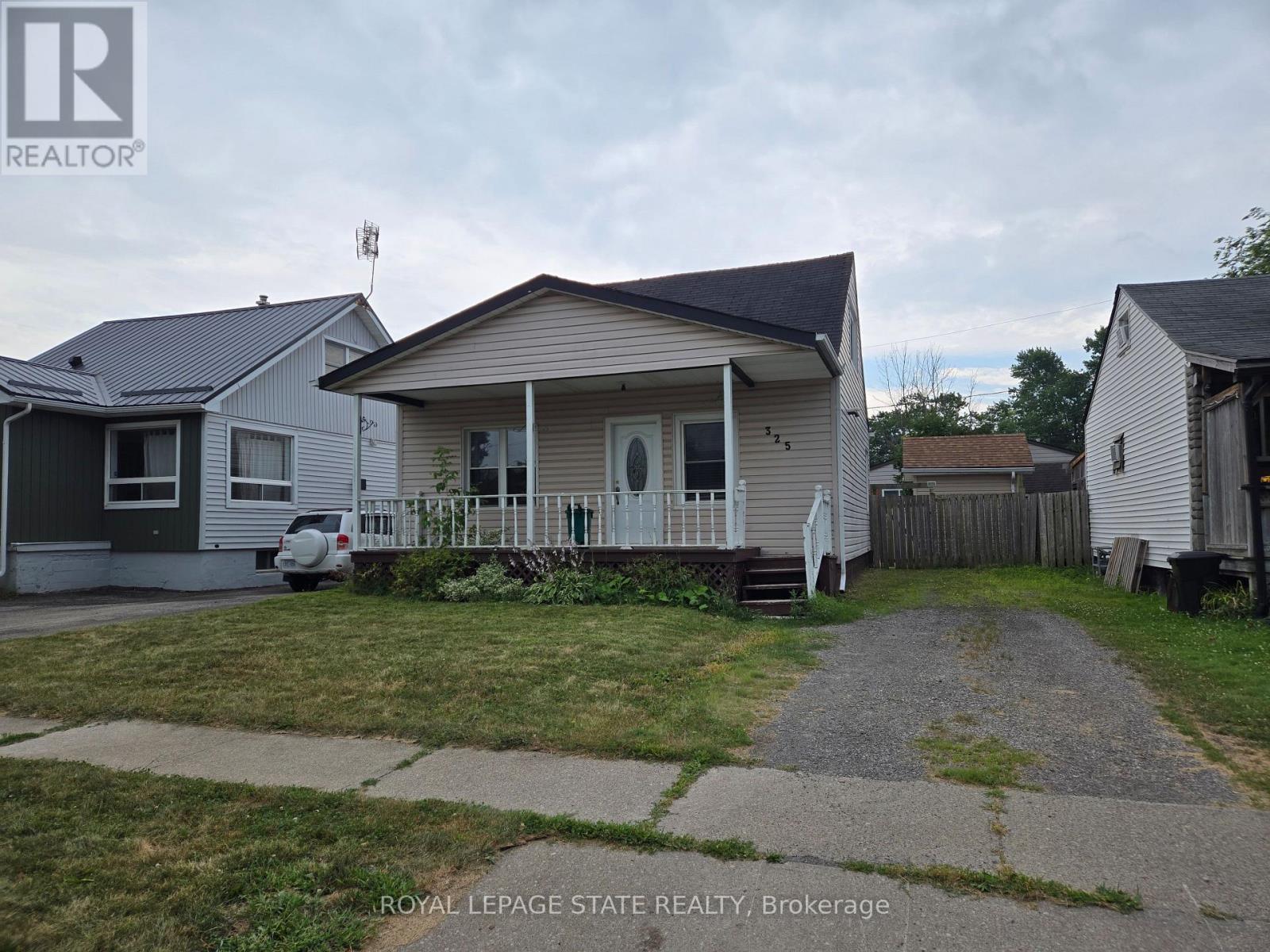 325 Simpson Avenue, Welland, Ontario  L3B 4Y7 - Photo 1 - X13866868