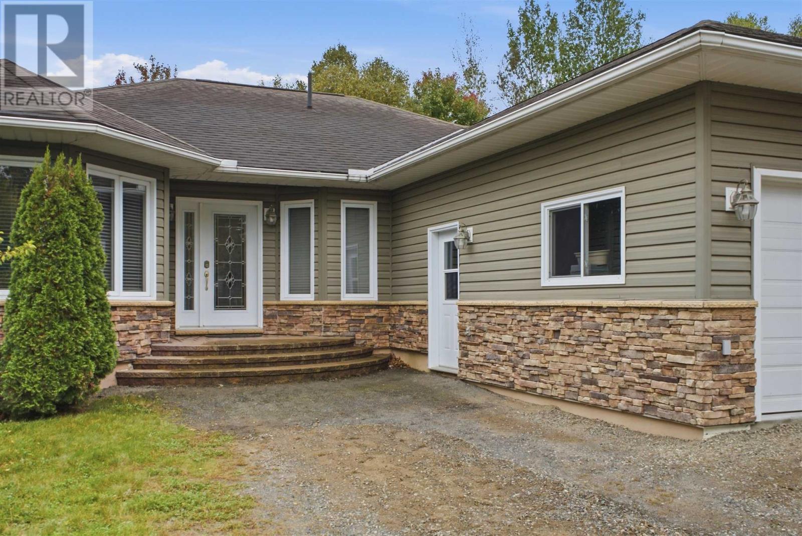 173 Youngfox Rd, Blind River, Ontario  P0R 1B0 - Photo 3 - SM262775