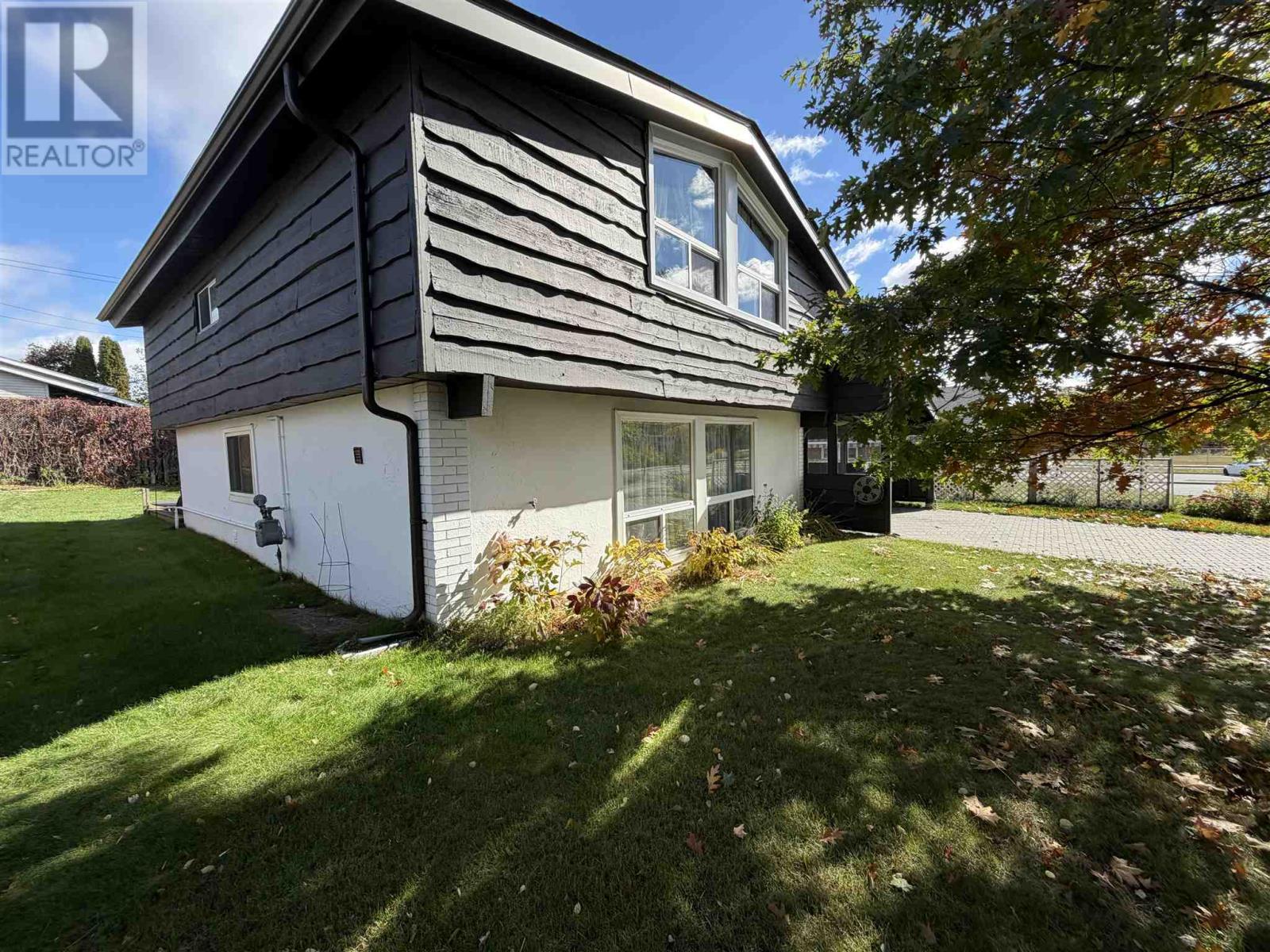 4 Timmins Rd, Elliot Lake, Ontario  P5A 1K7 - Photo 34 - SM262777