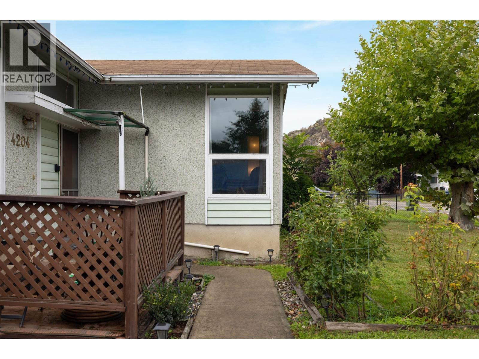 4204 27 Avenue