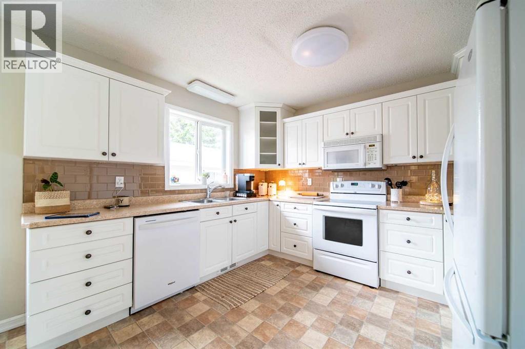 1622 11 Avenue, Wainwright, Alberta  T9W 1E5 - Photo 4 - A2347009
