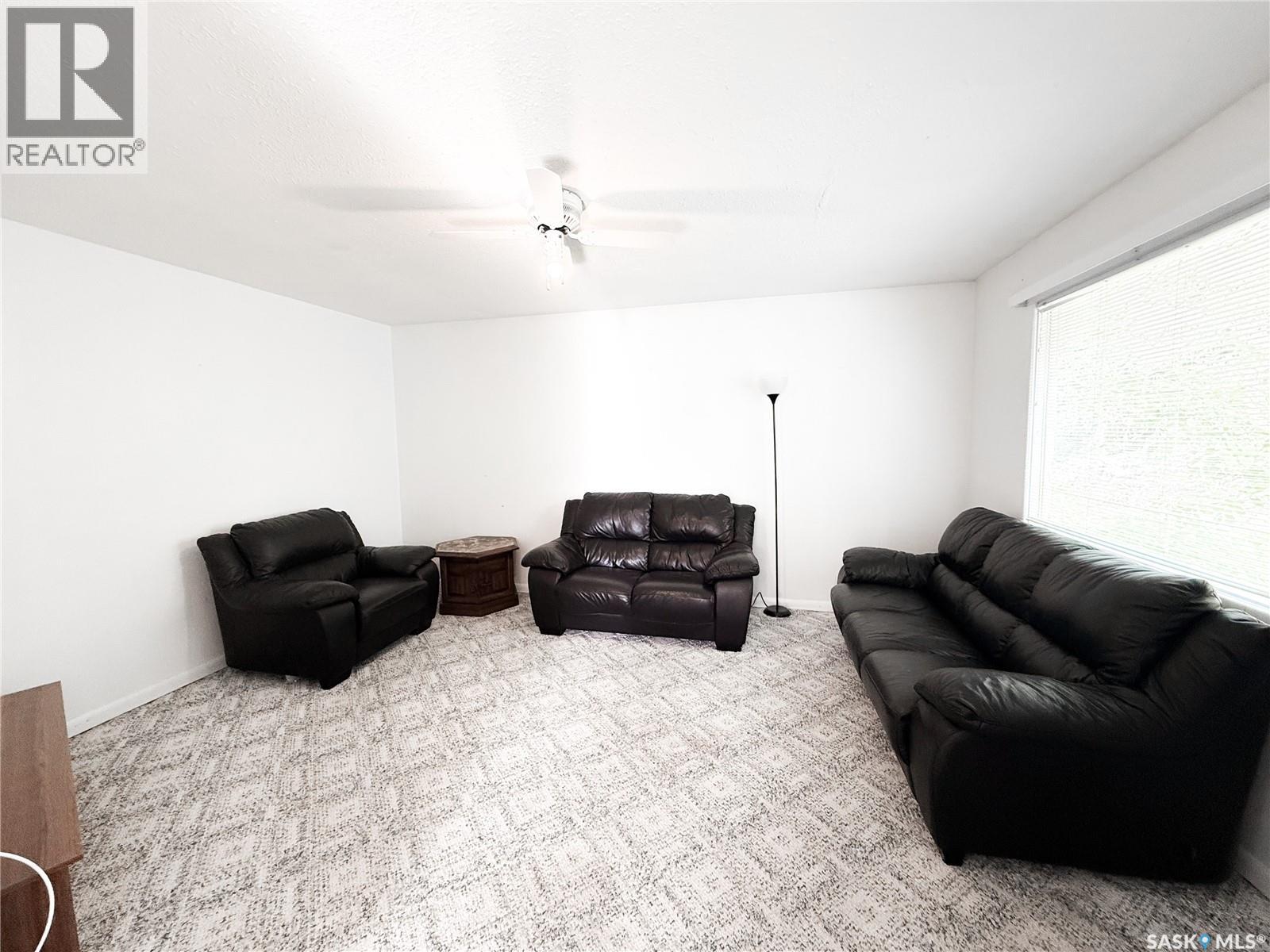 191 5th Street E, Shaunavon, Saskatchewan  S0N 2M0 - Photo 4 - SK050229