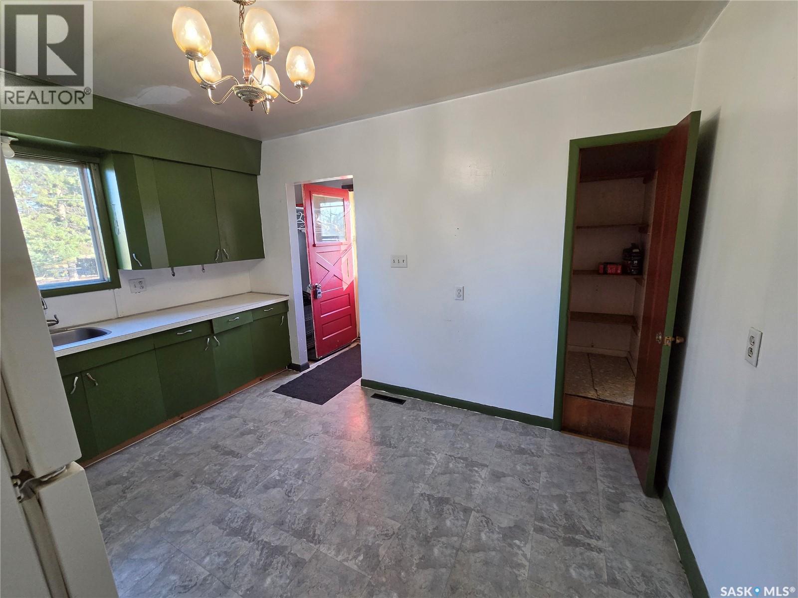 116 First Street E, Pelly, Saskatchewan  S0A 2Z0 - Photo 5 - SK050408