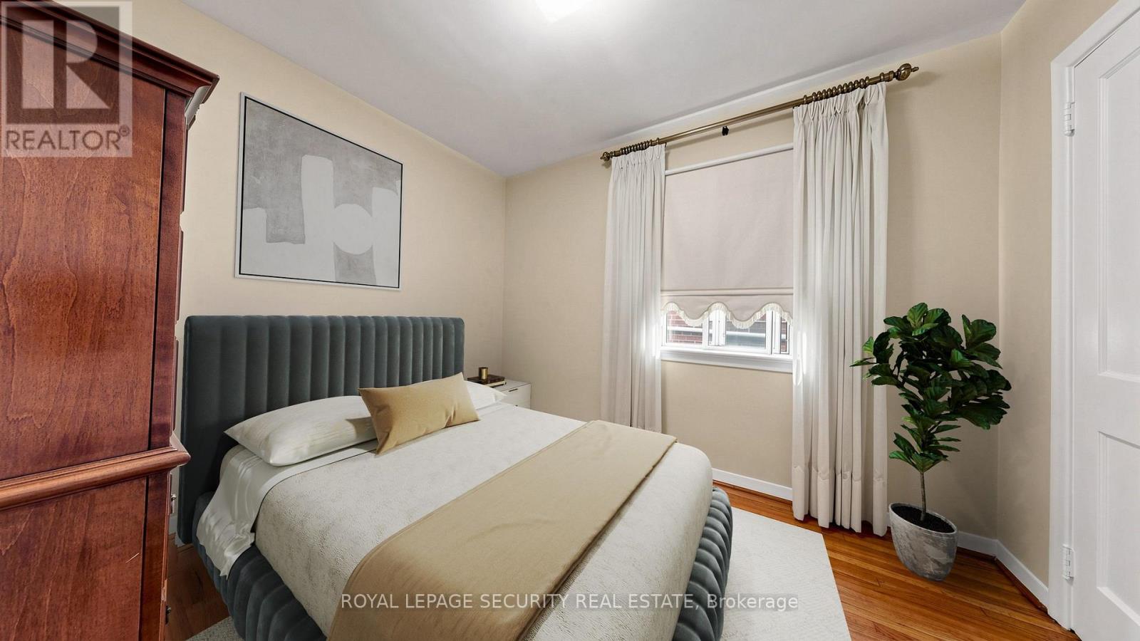 137 Robina Avenue, Toronto, Ontario  M6C 3Y8 - Photo 23 - C13867084