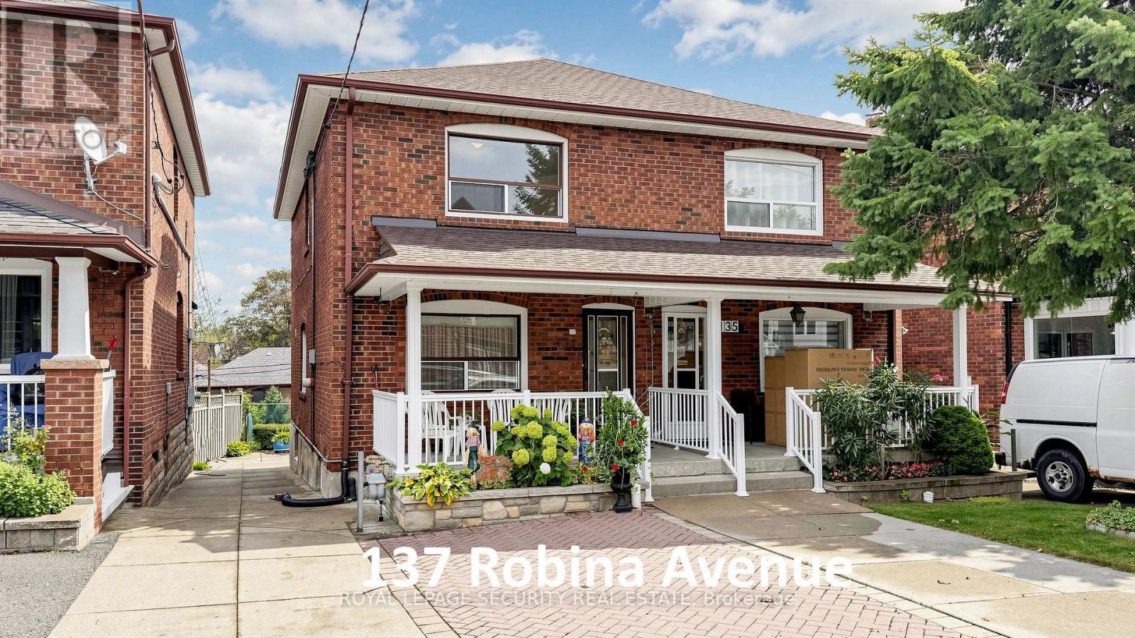 137 Robina Avenue, Toronto, Ontario  M6C 3Y8 - Photo 3 - C13867084