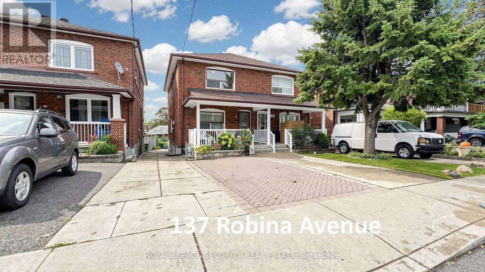 137 Robina Avenue, Toronto, Ontario  M6C 3Y8 - Photo 4 - C13867084