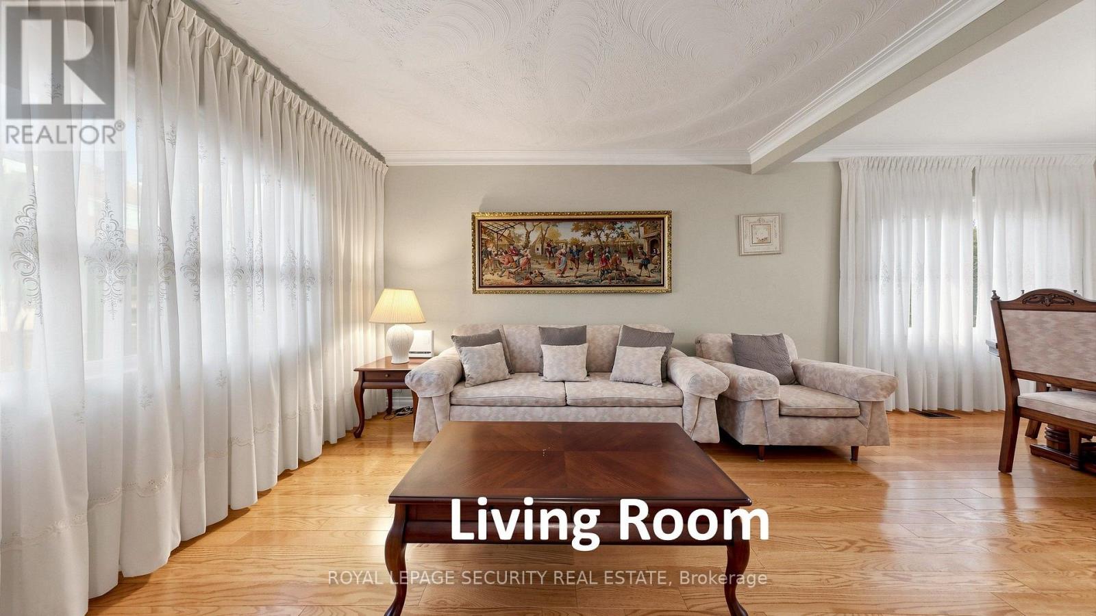137 Robina Avenue, Toronto, Ontario  M6C 3Y8 - Photo 6 - C13867084