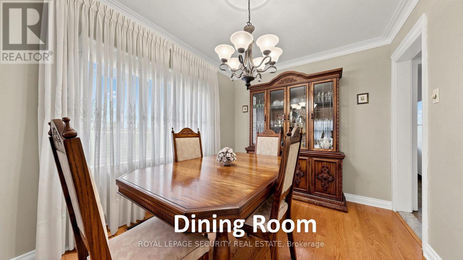 137 Robina Avenue, Toronto, Ontario  M6C 3Y8 - Photo 9 - C13867084
