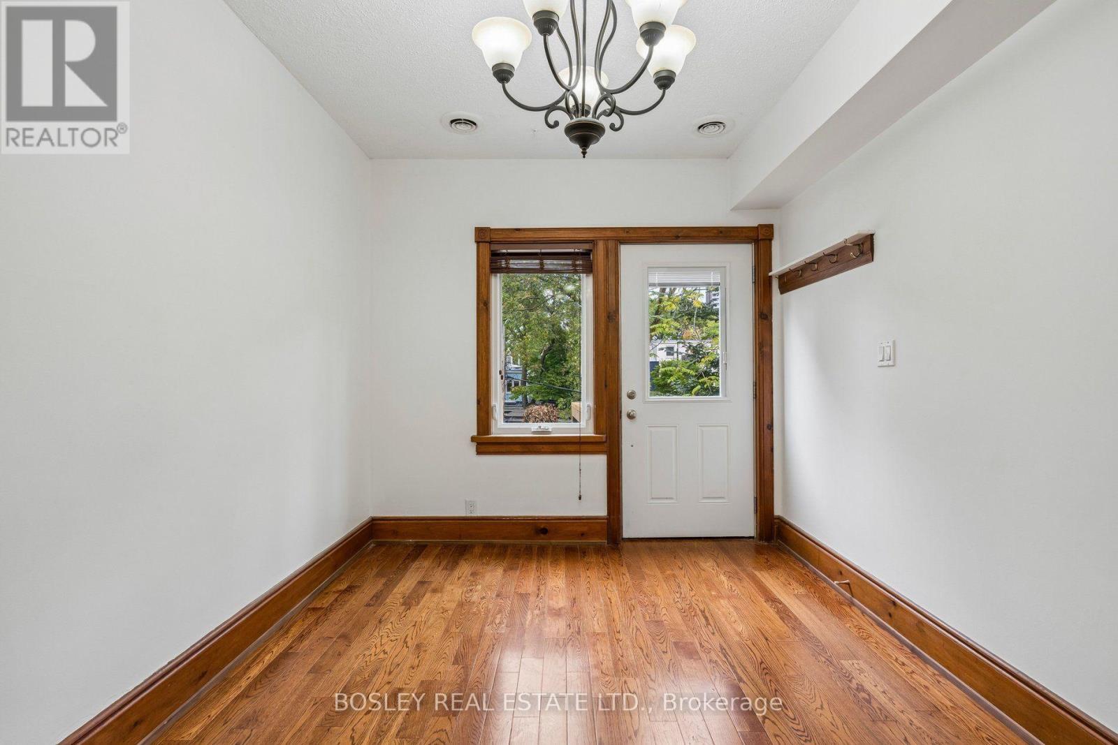 Upper - 297 Sumach Street, Toronto (Cabbagetown-South St. James Town), Ontario  M5A 3K4 - Photo 11 - C13867124