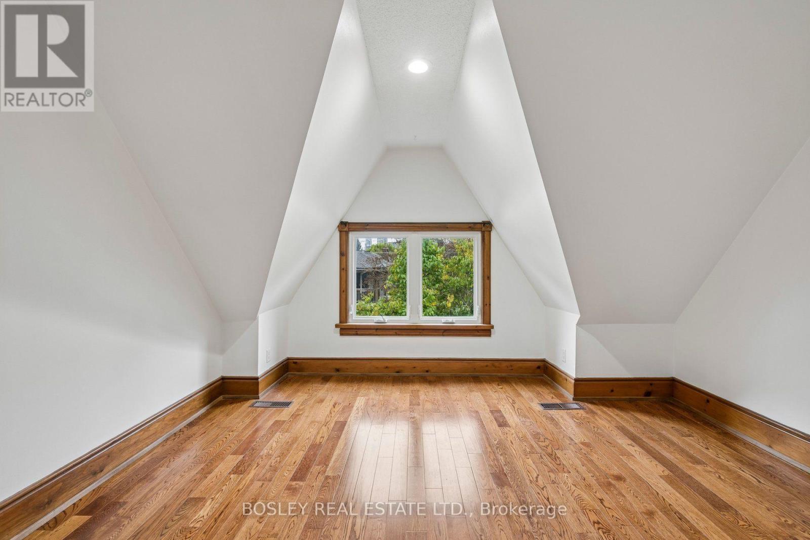 Upper - 297 Sumach Street, Toronto (Cabbagetown-South St. James Town), Ontario  M5A 3K4 - Photo 19 - C13867124