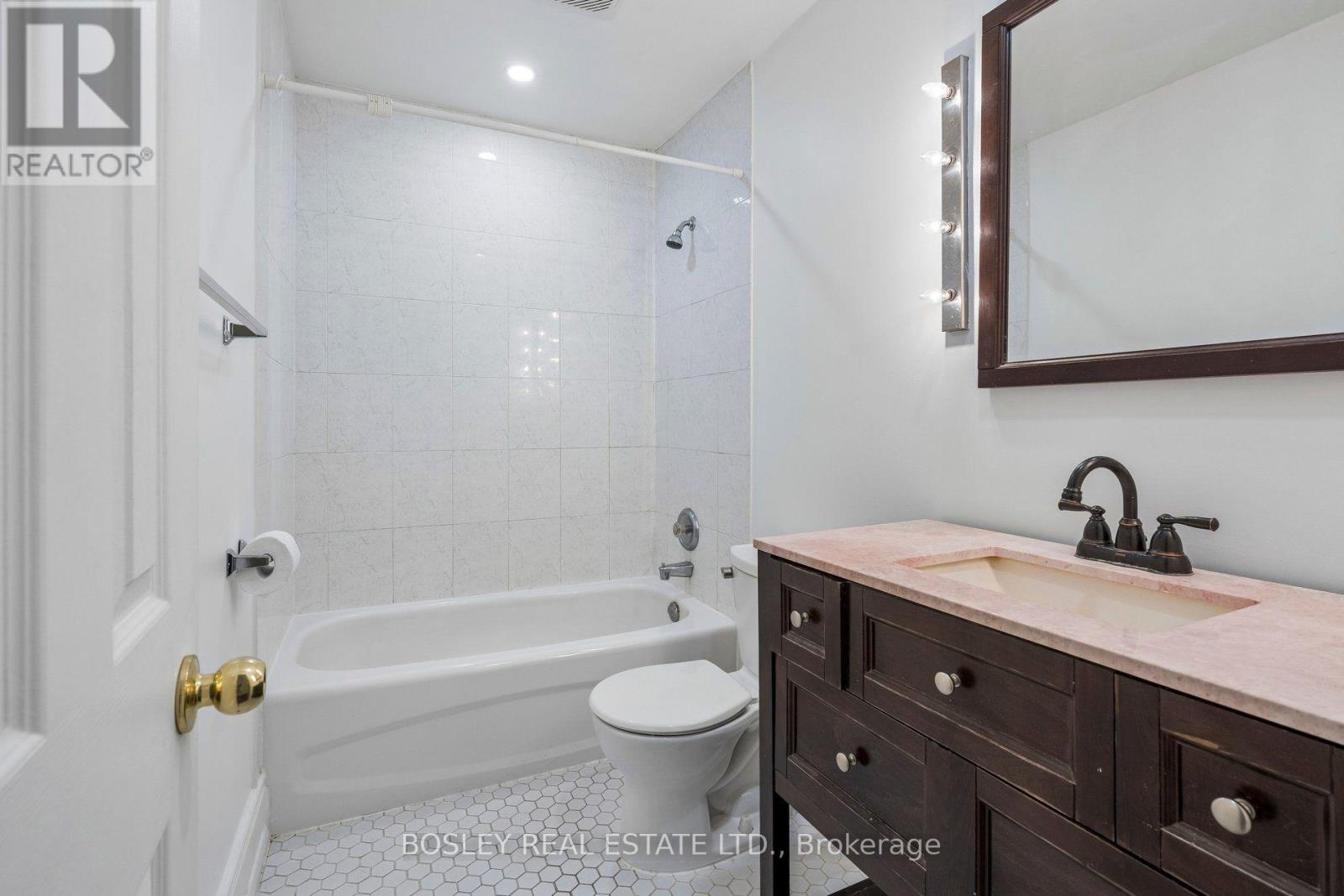 Upper - 297 Sumach Street, Toronto (Cabbagetown-South St. James Town), Ontario  M5A 3K4 - Photo 20 - C13867124