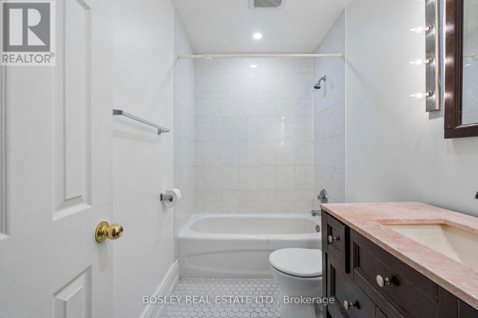 Upper - 297 Sumach Street, Toronto (Cabbagetown-South St. James Town), Ontario  M5A 3K4 - Photo 21 - C13867124