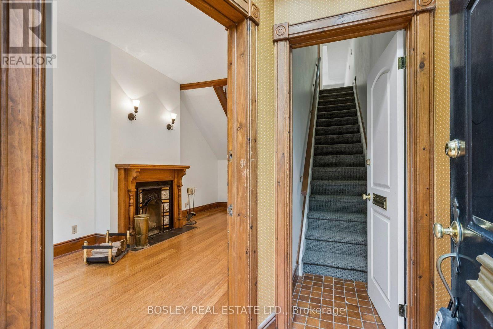 Upper - 297 Sumach Street, Toronto (Cabbagetown-South St. James Town), Ontario  M5A 3K4 - Photo 3 - C13867124