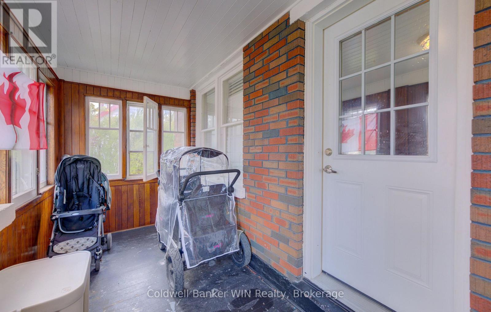 160 Queen Street E, Wellington North, Ontario  N0G 2L3 - Photo 2 - X13866978