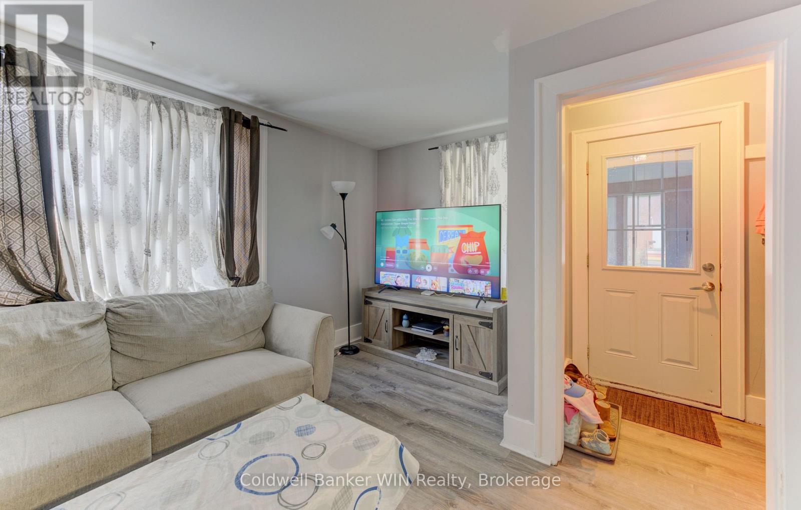160 Queen Street E, Wellington North, Ontario  N0G 2L3 - Photo 3 - X13866978