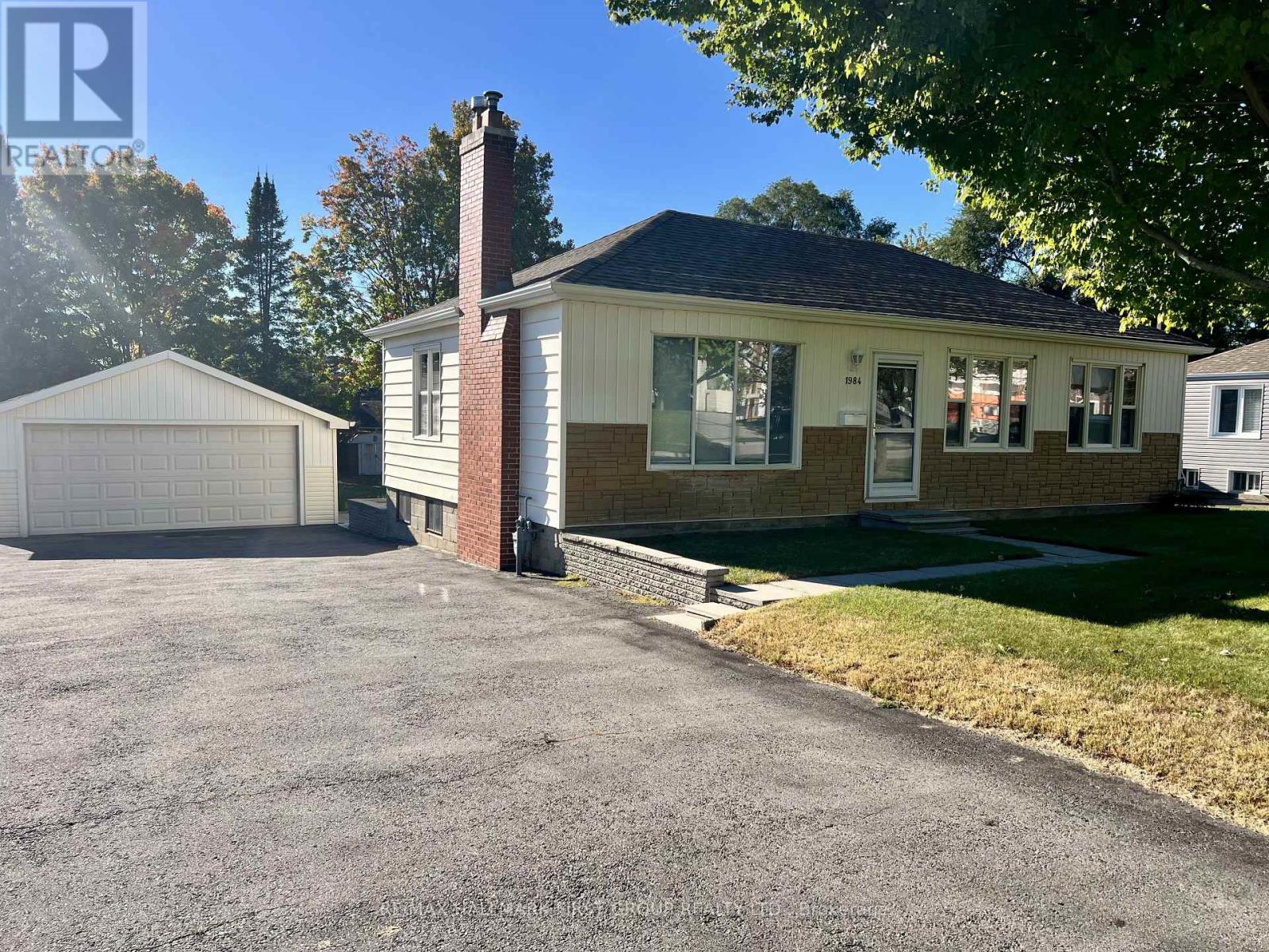 1984 Glendale Drive, Pickering, Ontario  L1V 1V7 - Photo 2 - E13866996