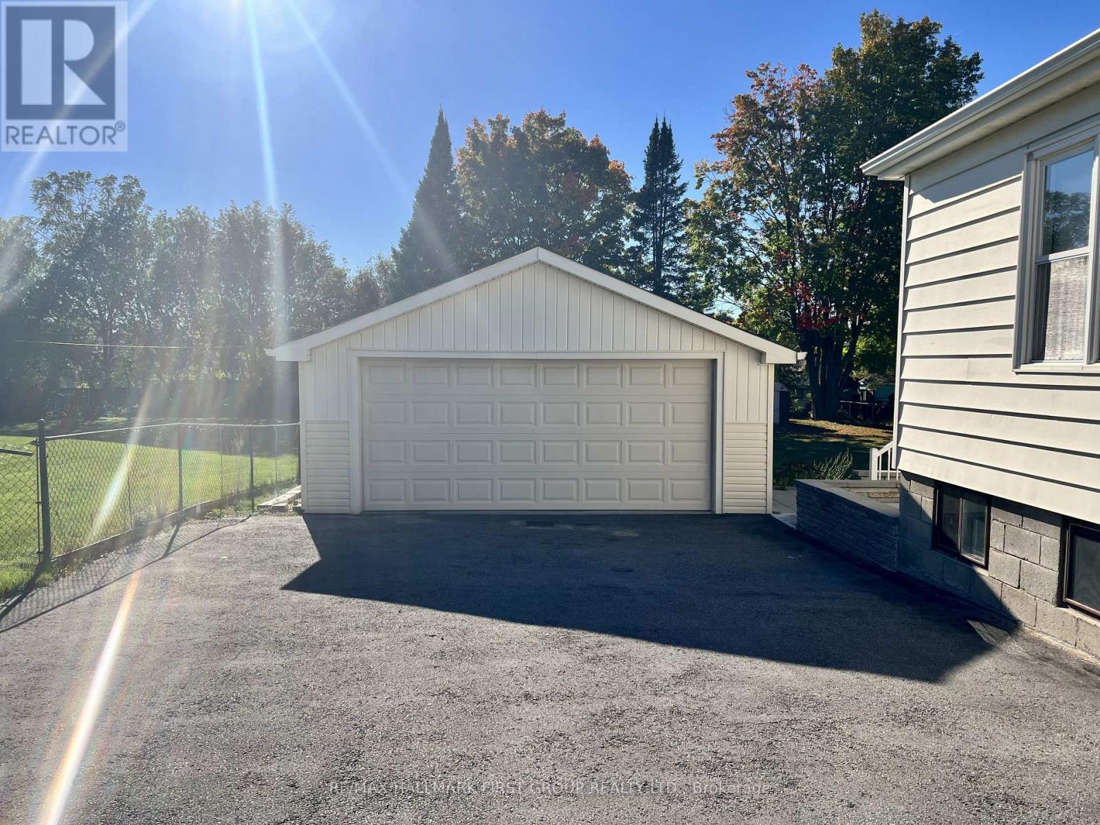 1984 Glendale Drive, Pickering, Ontario  L1V 1V7 - Photo 4 - E13866996