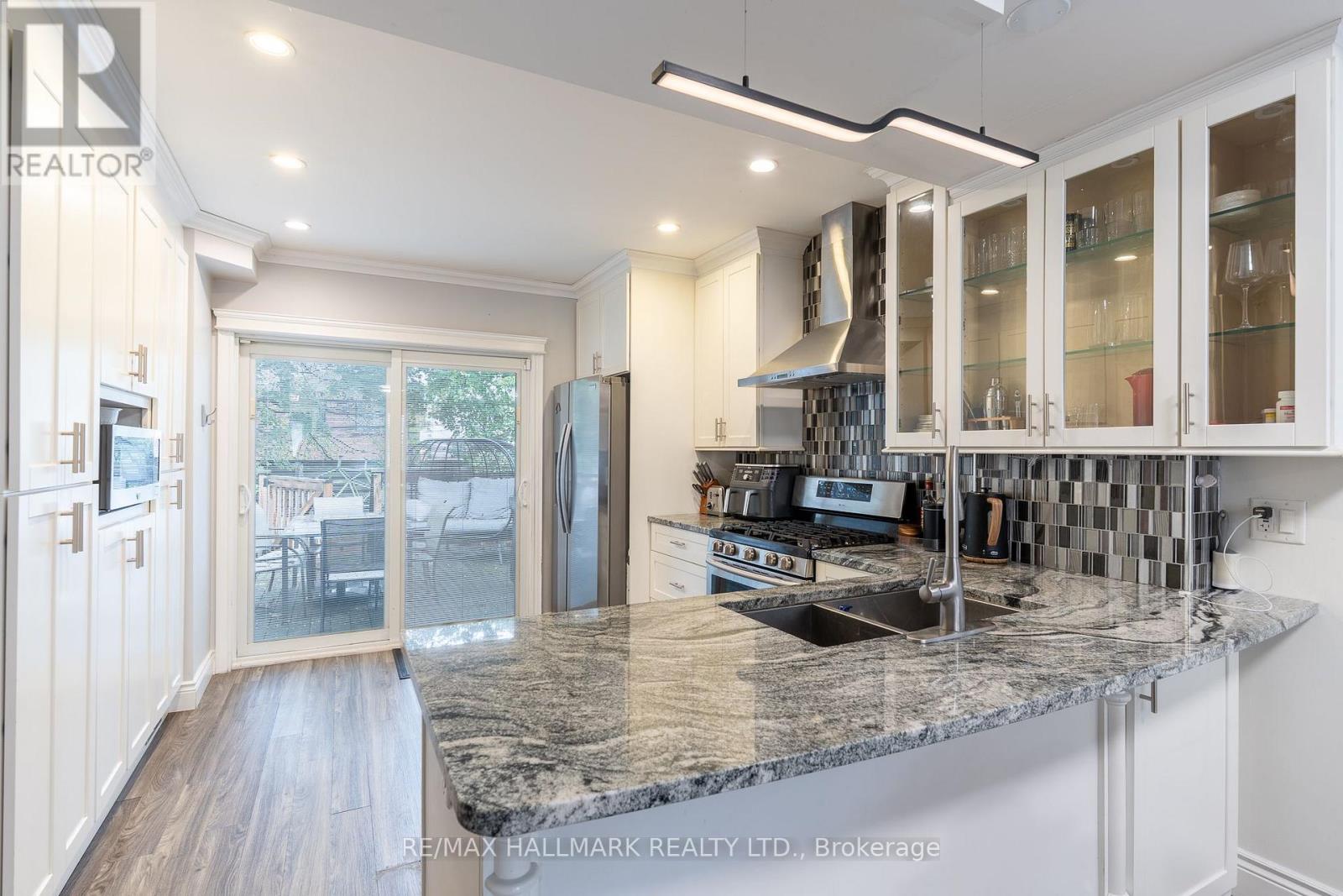 122 Holborne Avenue, Toronto, Ontario  M4C 2R4 - Photo 10 - E13867088