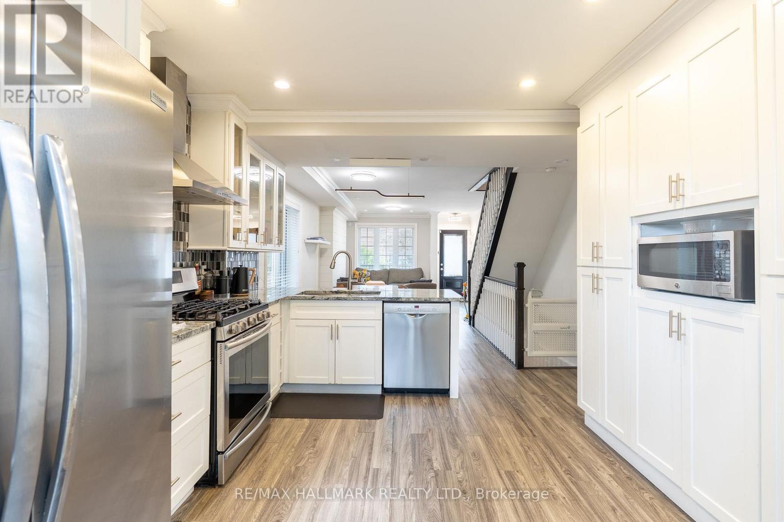 122 Holborne Avenue, Toronto, Ontario  M4C 2R4 - Photo 12 - E13867088