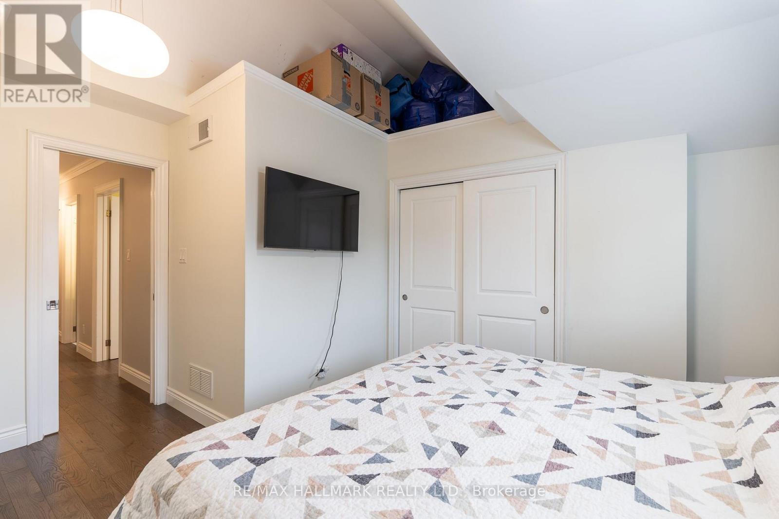 122 Holborne Avenue, Toronto, Ontario  M4C 2R4 - Photo 16 - E13867088