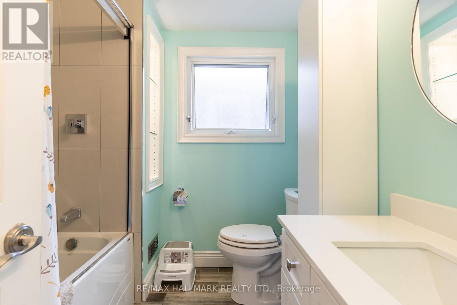 122 Holborne Avenue, Toronto, Ontario  M4C 2R4 - Photo 20 - E13867088
