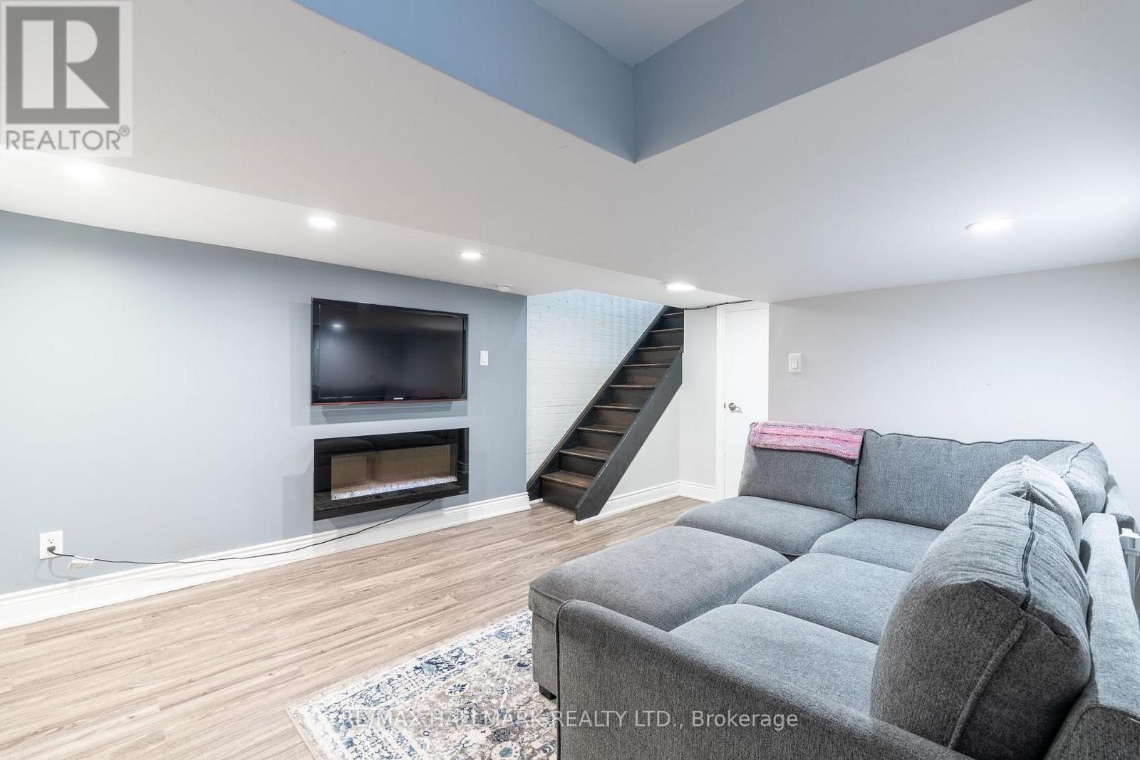 122 Holborne Avenue, Toronto, Ontario  M4C 2R4 - Photo 21 - E13867088