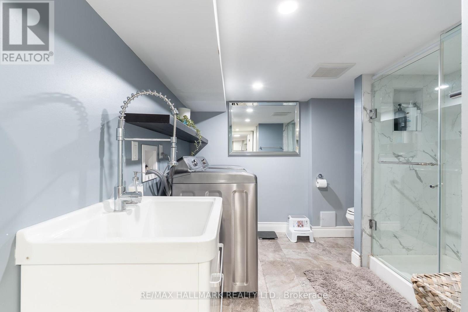 122 Holborne Avenue, Toronto, Ontario  M4C 2R4 - Photo 23 - E13867088