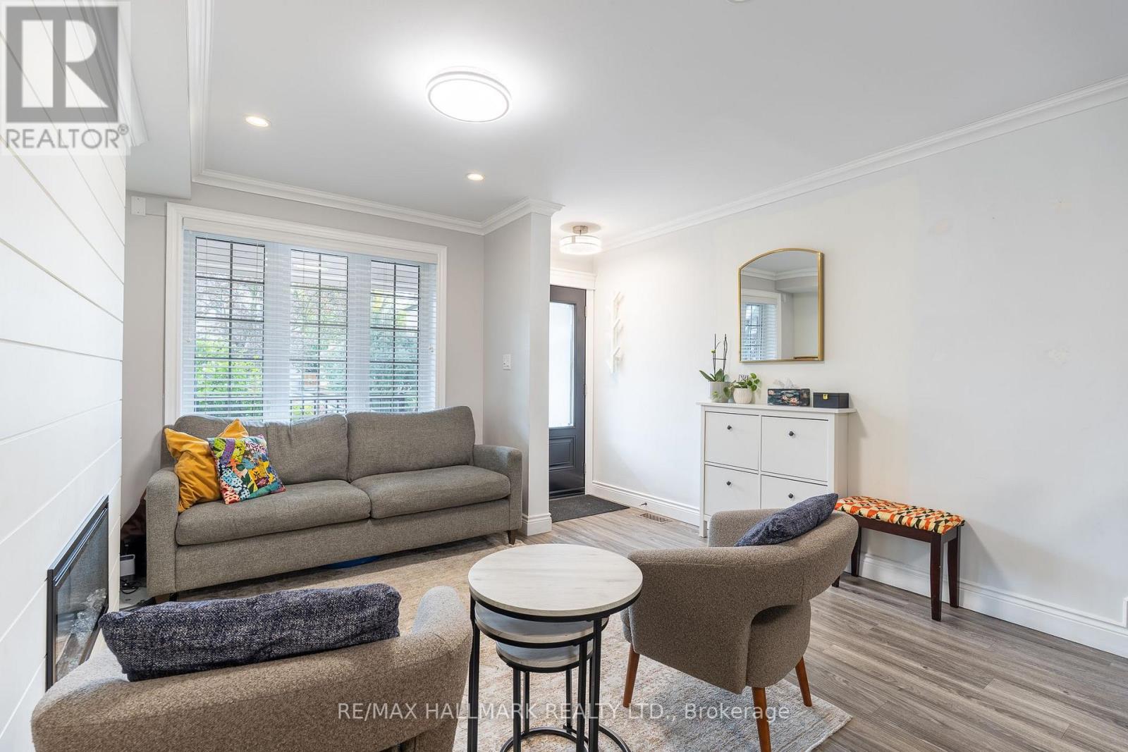122 Holborne Avenue, Toronto, Ontario  M4C 2R4 - Photo 4 - E13867088