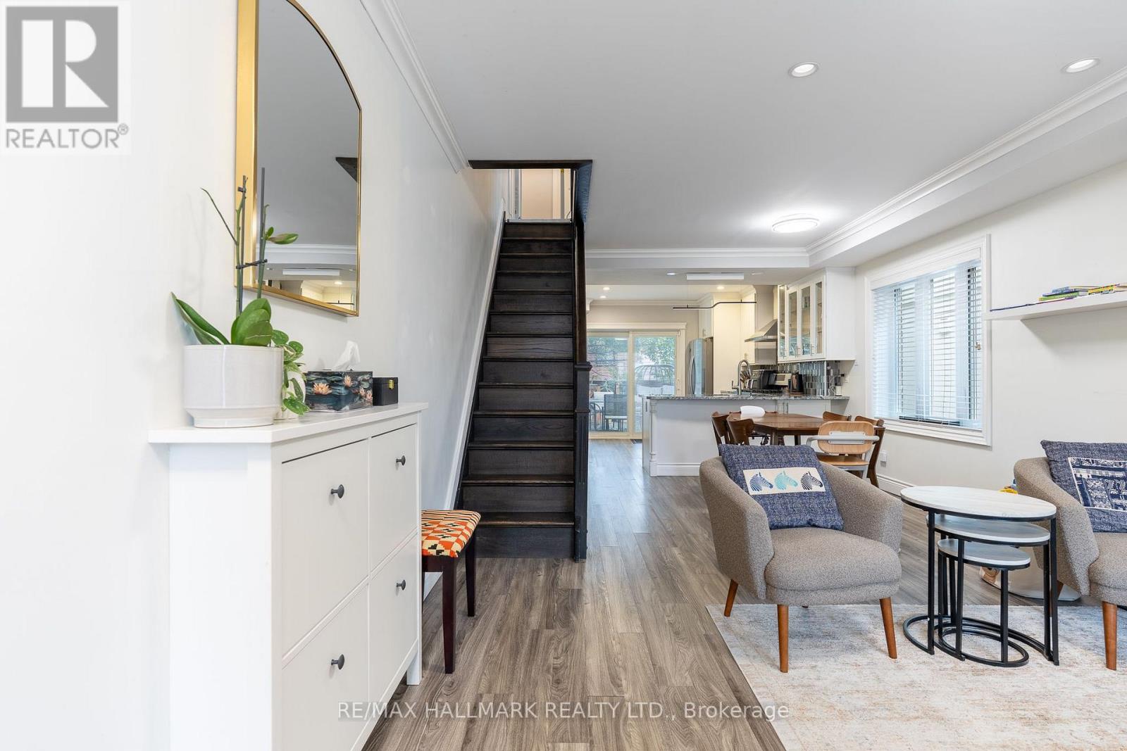 122 Holborne Avenue, Toronto, Ontario  M4C 2R4 - Photo 6 - E13867088