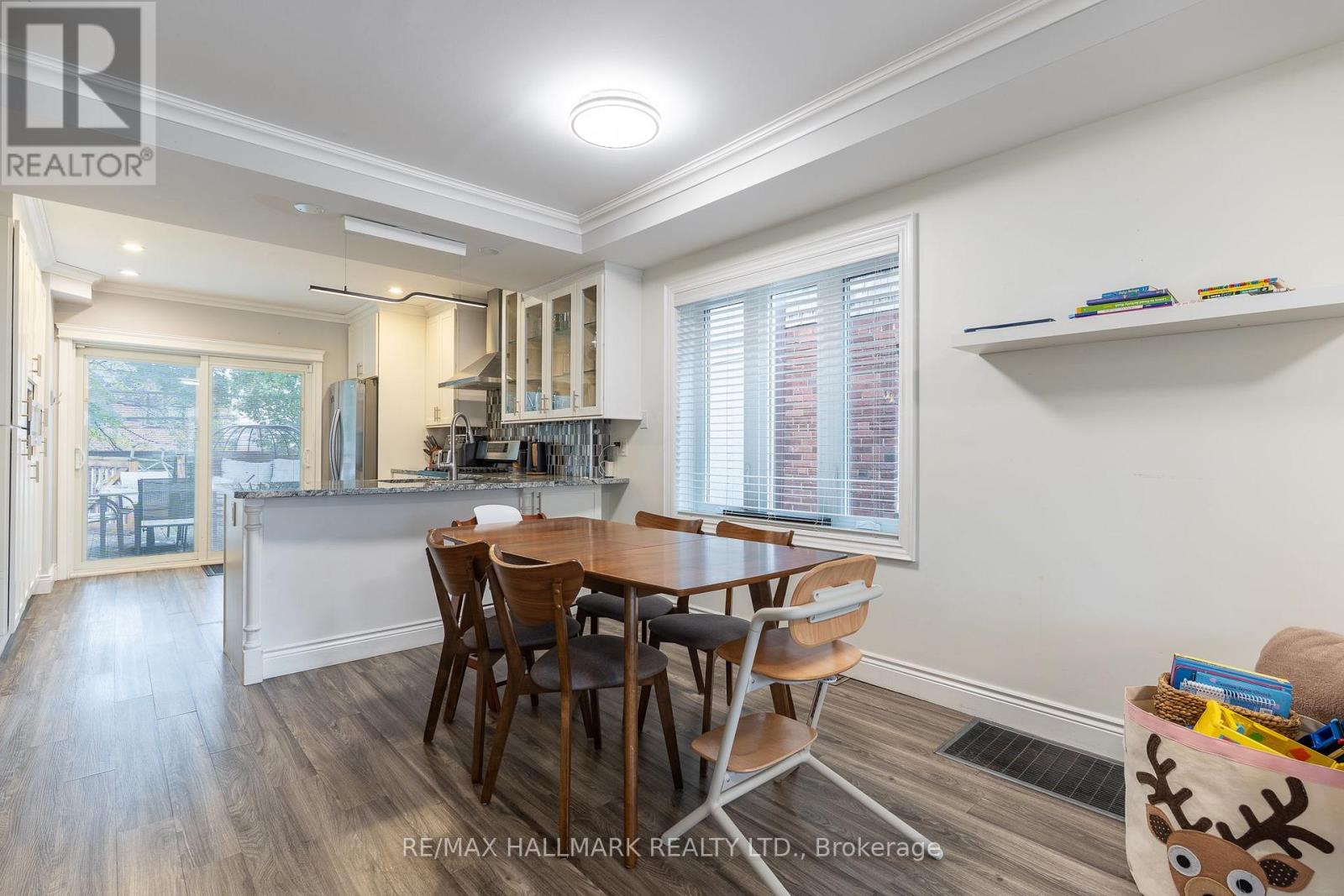 122 Holborne Avenue, Toronto, Ontario  M4C 2R4 - Photo 7 - E13867088