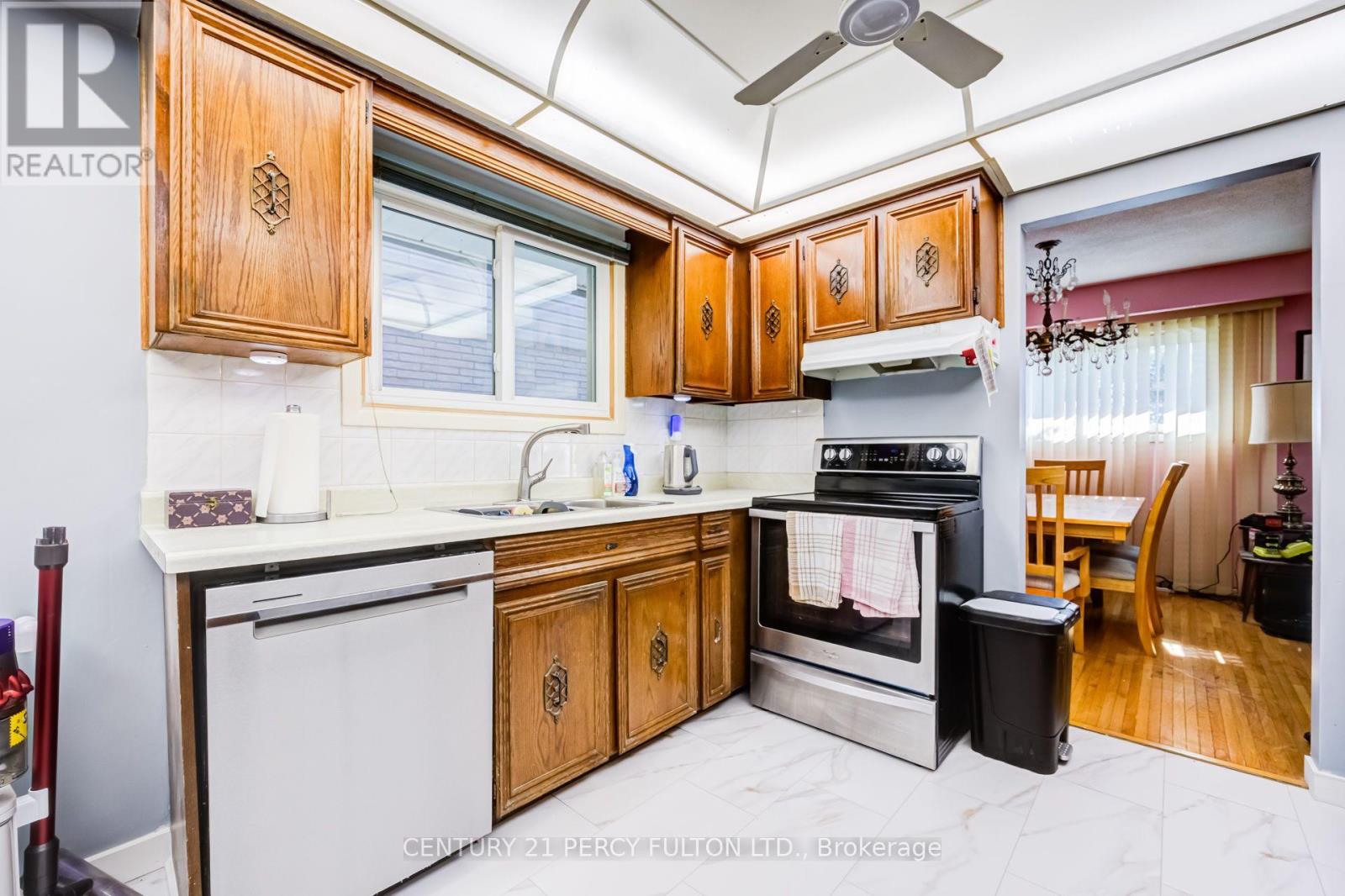 705 Edgewood Road, Pickering, Ontario  L1V 2Z5 - Photo 9 - E13867112