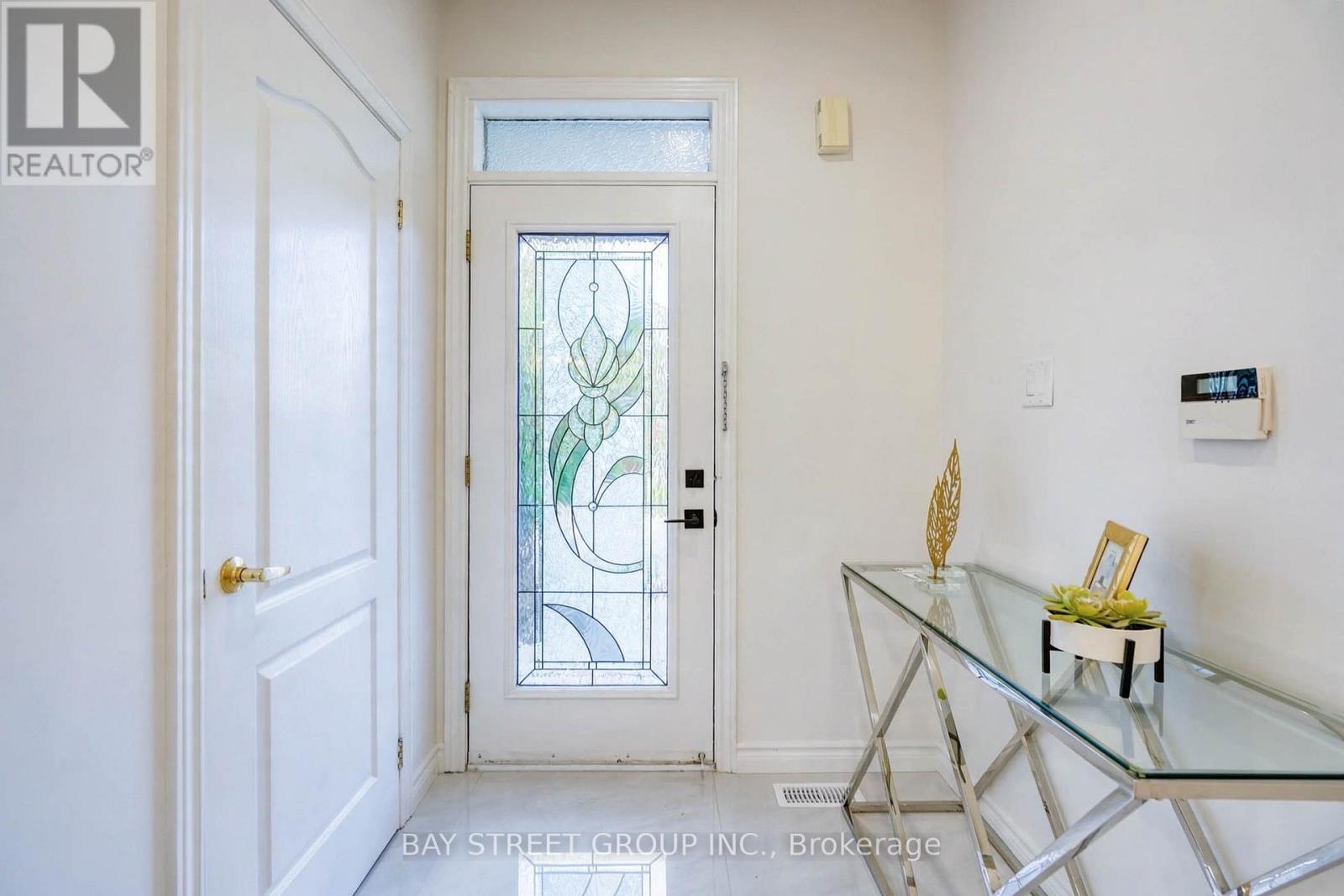 15 Fraserwood Road, Vaughan (Patterson), Ontario  L4J 9C5 - Photo 3 - N13867000