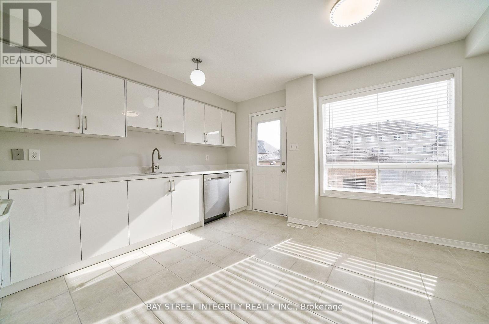 75 Selkirk Drive, Richmond Hill, Ontario  L4B 4S4 - Photo 6 - N13867108
