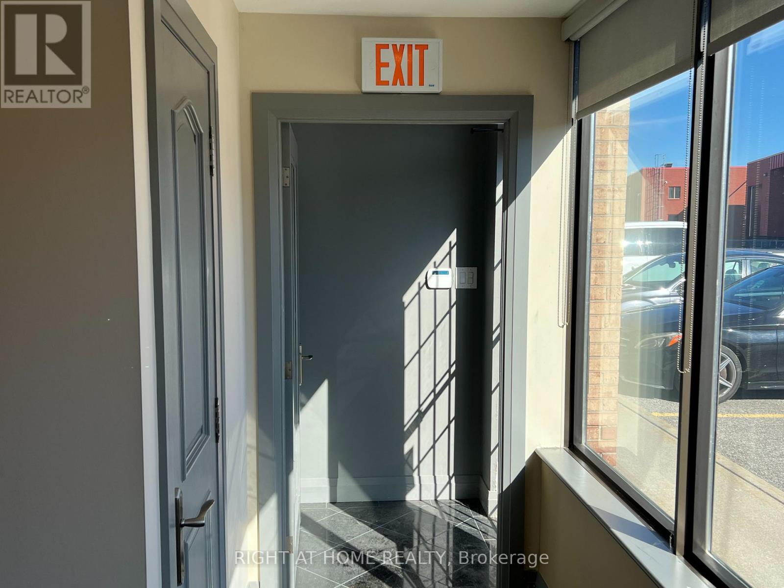 12 - 160 Cidermill Avenue, Vaughan, Ontario L4K 4K5 - Photo 4 - N13867184