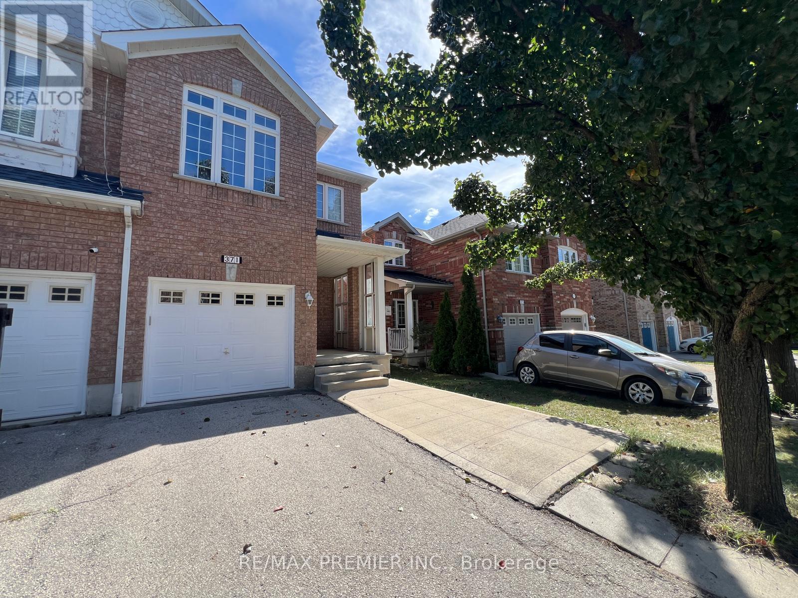 371 Krotone Crescent, Mississauga, Ontario  L5W 1T7 - Photo 2 - W13867016
