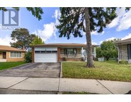8 CARSWELL PLACE, Toronto, Ontario