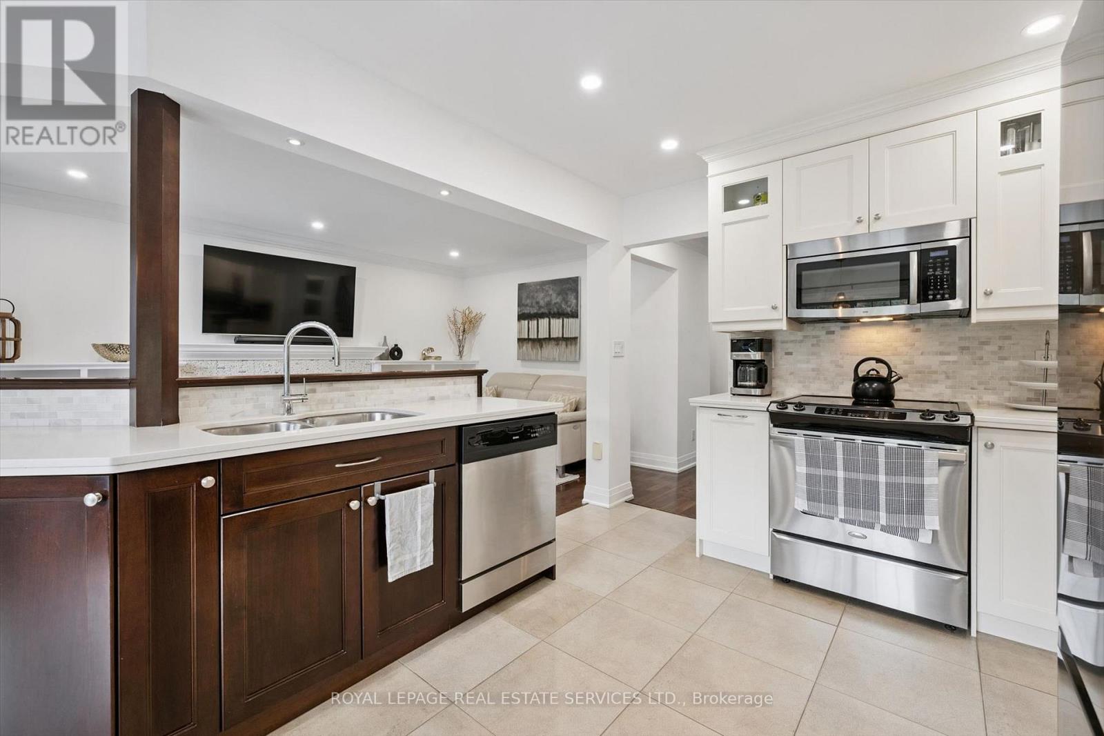 360 River Oaks Boulevard W, Oakville, Ontario  L6H 5E7 - Photo 15 - W13867092