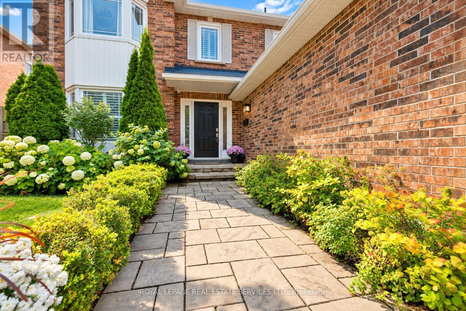 360 River Oaks Boulevard W, Oakville, Ontario  L6H 5E7 - Photo 5 - W13867092