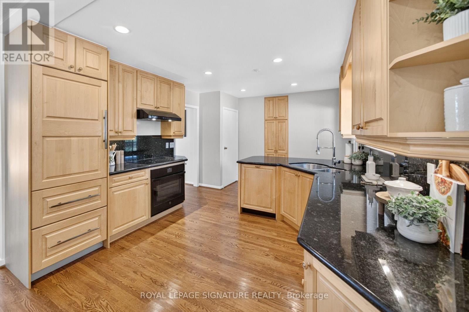28 Candlewood Crescent, Toronto, Ontario  M3J 1G8 - Photo 11 - W13867130