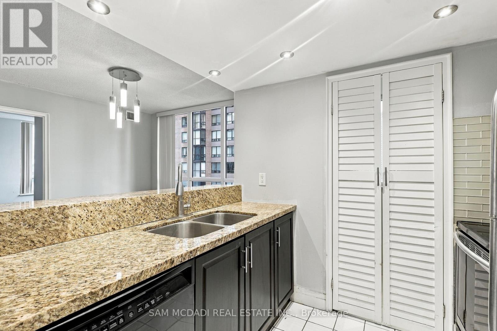 903 - 265 Enfield Place, Mississauga, Ontario L5B 3Y7 - Photo 10 - W13867208
