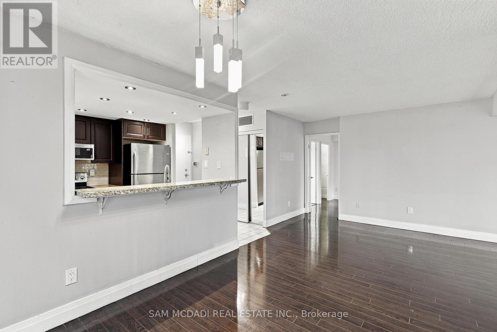 903 - 265 Enfield Place, Mississauga, Ontario L5B 3Y7 - Photo 2 - W13867208