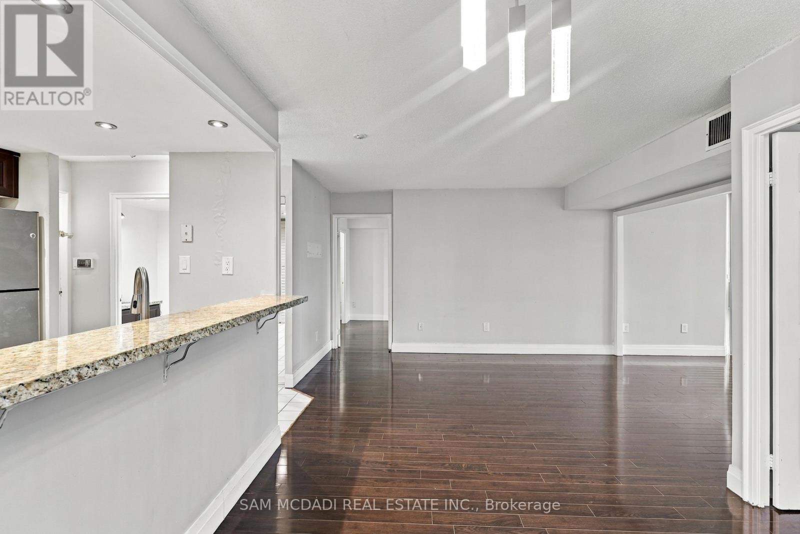 903 - 265 Enfield Place, Mississauga, Ontario L5B 3Y7 - Photo 3 - W13867208