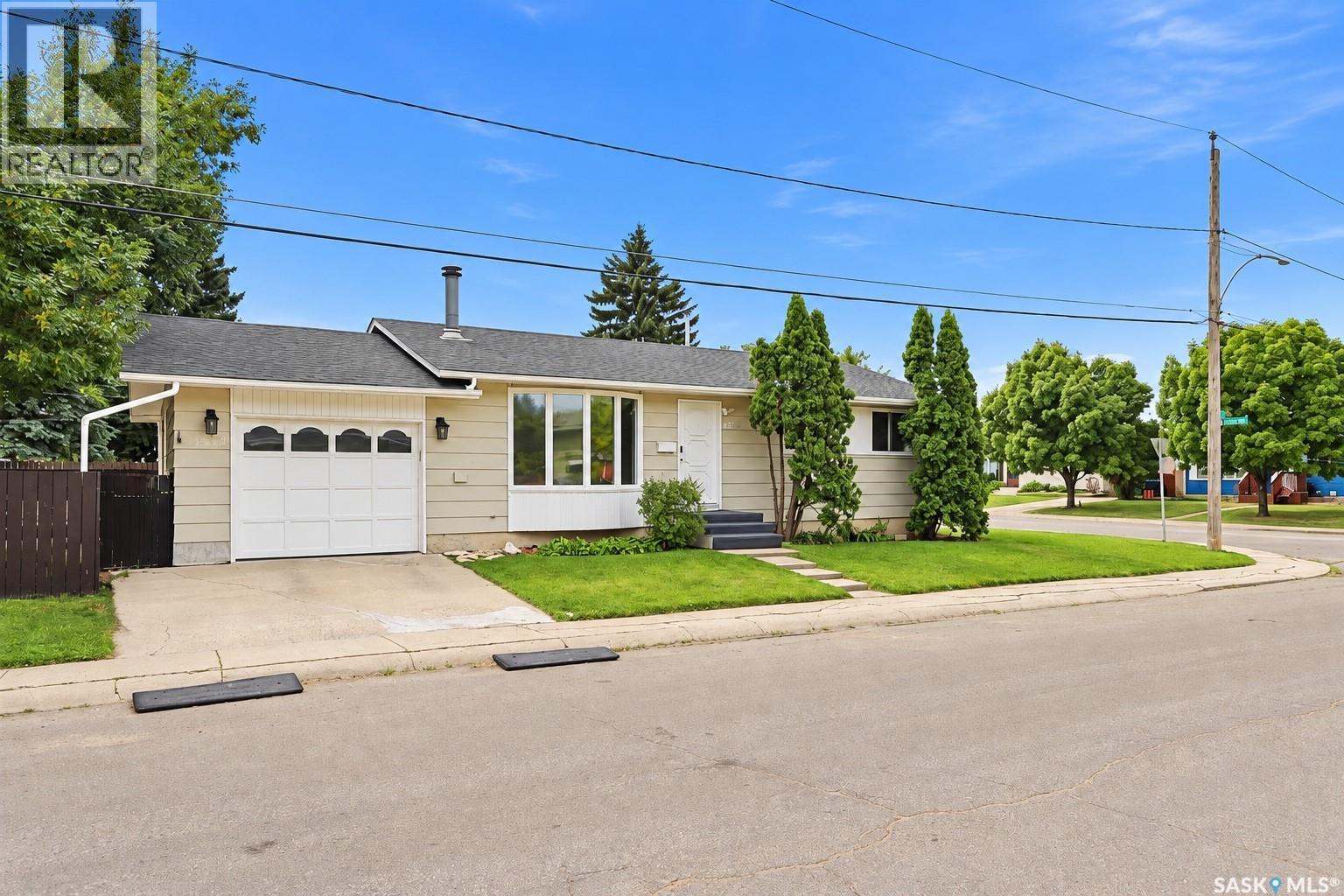 1535 Laura Avenue, Saskatoon, Saskatchewan  S7N 2R8 - Photo 2 - SK050447