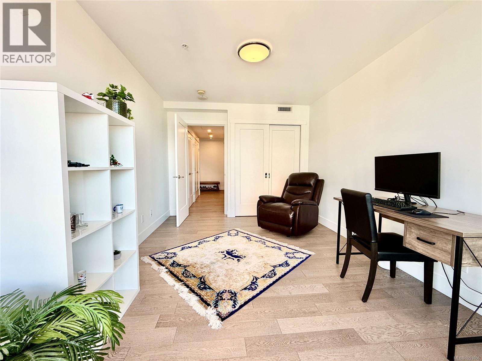 2405 777 Herald St