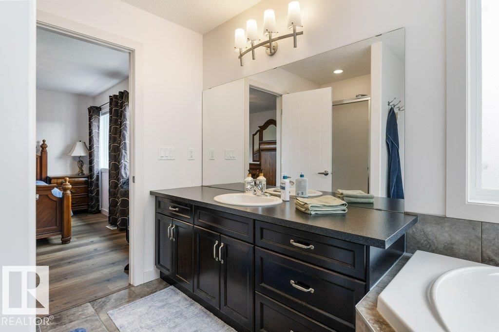 29 NEWGATE WY