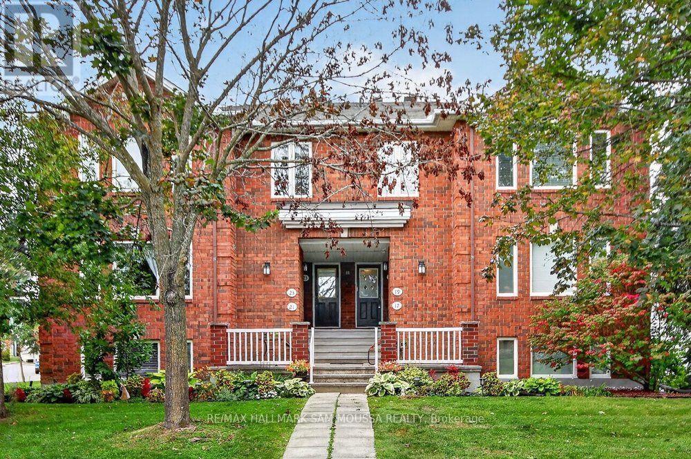 19 COLCHESTER SQUARE, Ottawa, Ontario