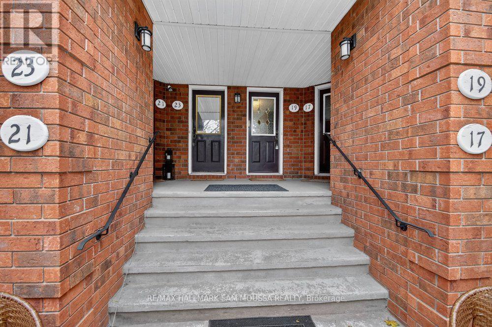 19 Colchester Square, Ottawa, Ontario  K2K 3A1 - Photo 3 - X13867330