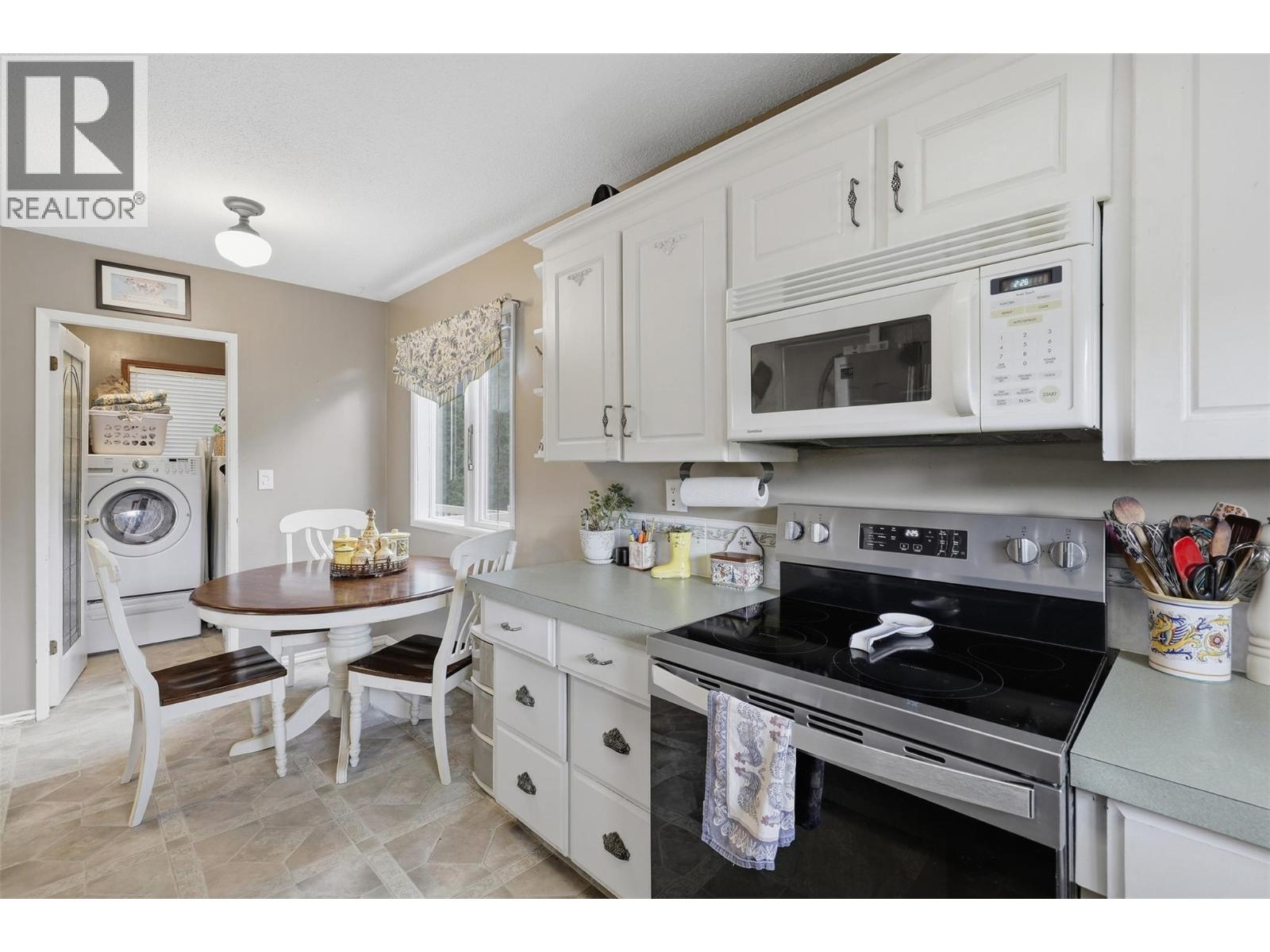 723 Moody Place, Kamloops, British Columbia  V2B 8B1 - Photo 8 - 10402206