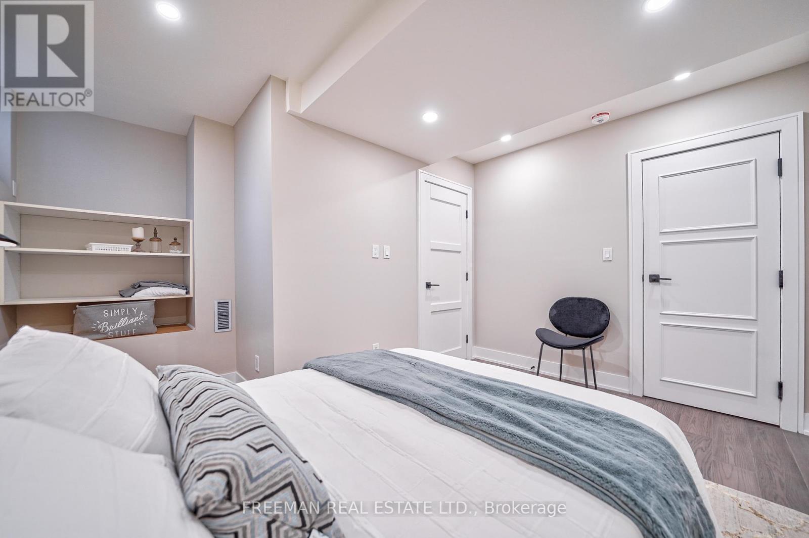 B - 351 Windermere Avenue, Toronto, Ontario  M6S 3L1 - Photo 16 - W13746336