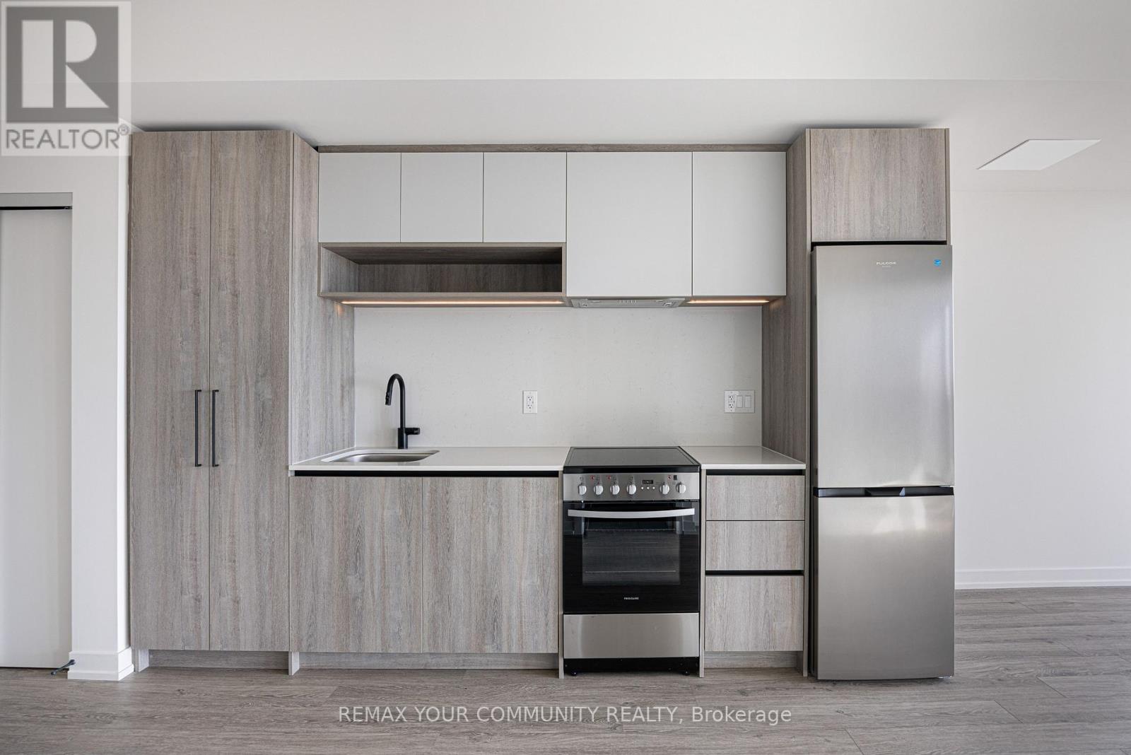 1005 - 181 Sterling Road, Toronto, Ontario  M6R 2B2 - Photo 2 - C13867242